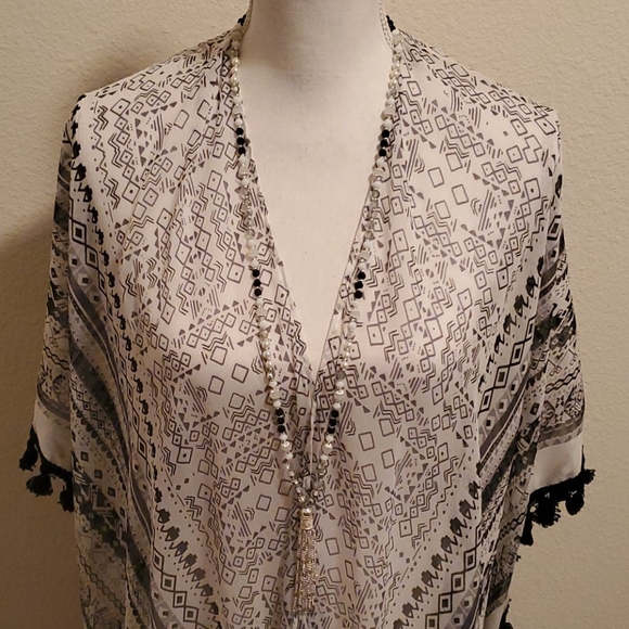 Aztec Print Sheer Black & White Kimono Wrap Cover Up With Tassels OS - Picture 2 of 7